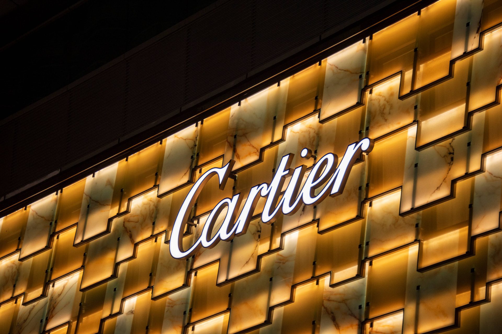 The Timeless Elegance of Cartier: The Brand's Legacy Through the 